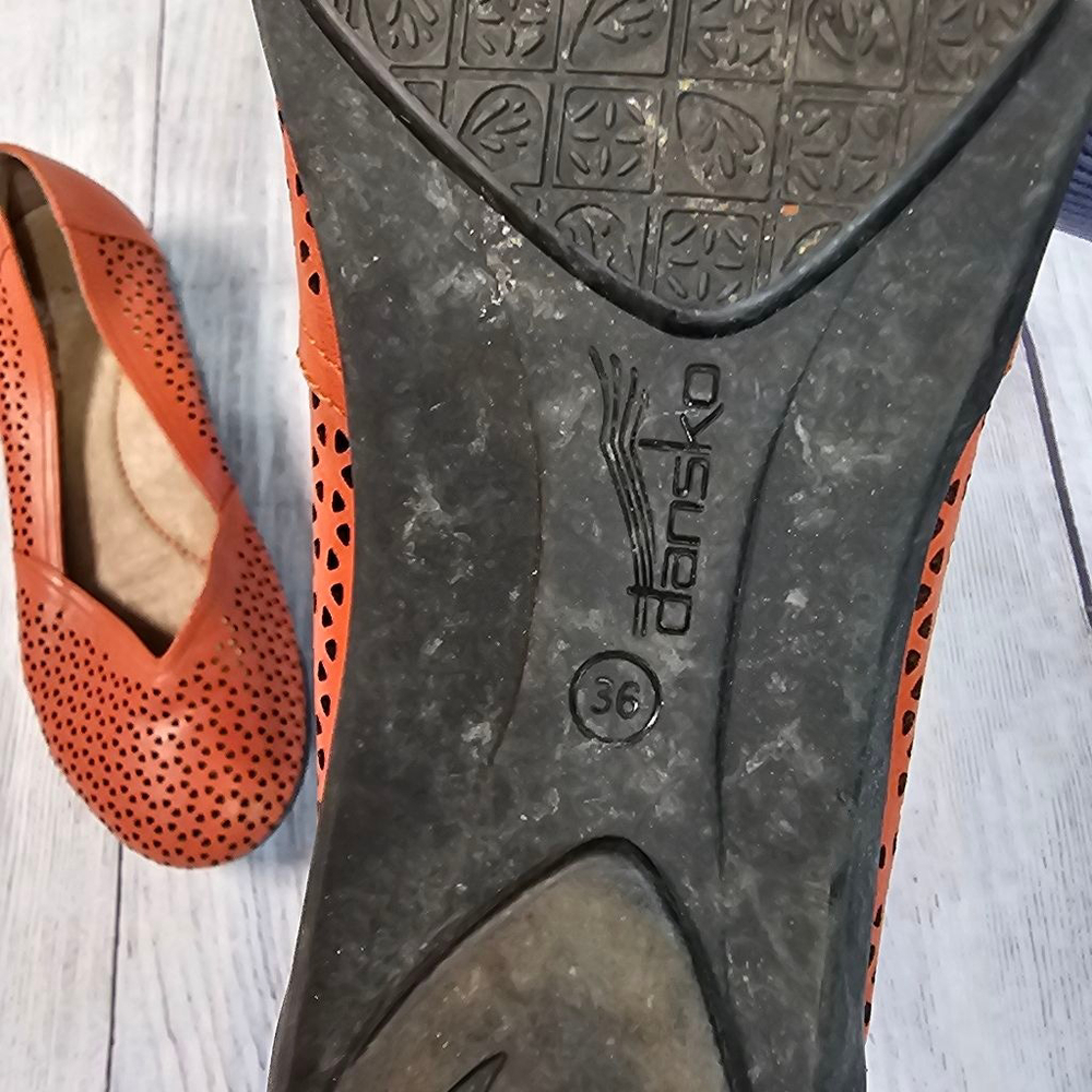 Dansko sz 36 salmon pink slip on flats - Picture 3 of 10